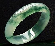 新娘如何挑选翡翠手镯