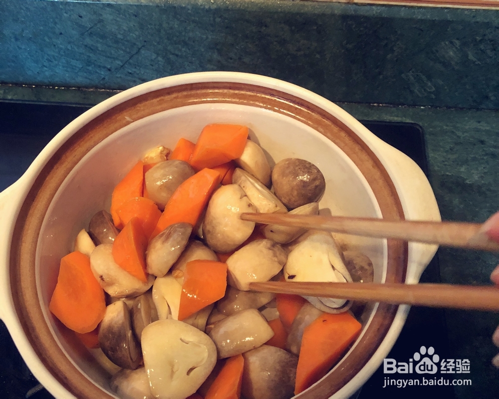 香香脆脆的沙茶牛肉草菇