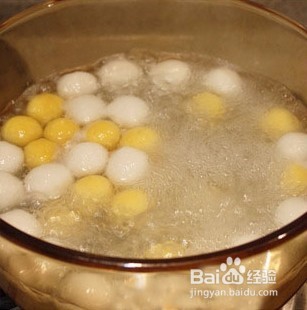 冰淇淋店里不分季节的甜品-----红豆沙芋圆