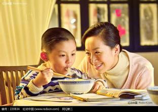 如何让宝宝乖乖的吃饭