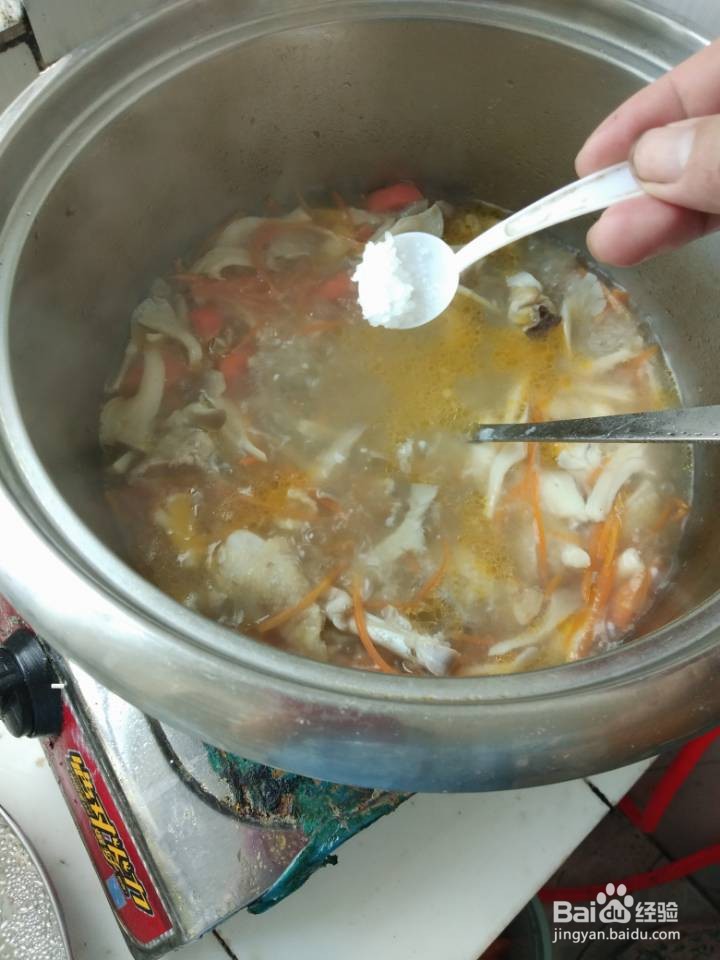 胡萝卜可以跟鸡肉蘑菇一起煲汤吗