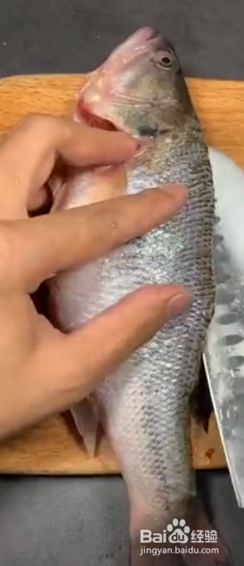 蒸鲈鱼的家常做法