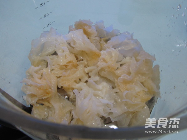 红枣枸杞银耳汤