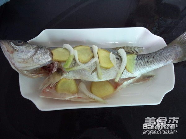 清蒸鲈鱼的做法