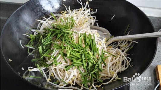 豆芽素炒韭菜