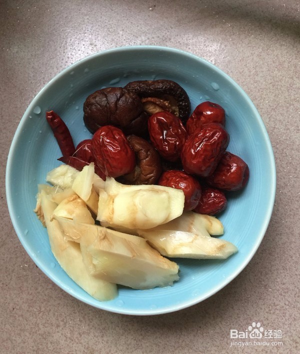 如何做出好吃的黄酒全鸡煲