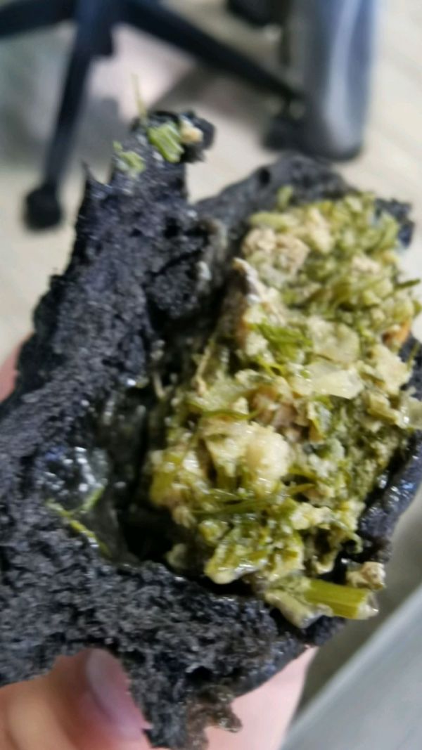 黑色茴香肉包(墨鱼汁版)