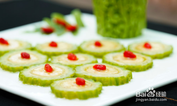 苦瓜酿香蕉的做法