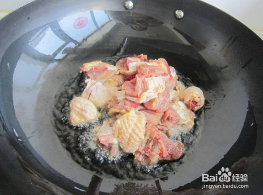 墨鱼干红烧三黄鸡的制作方法