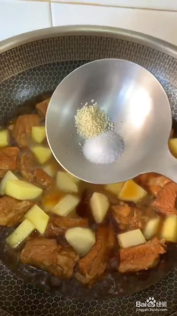 怎么做排骨焖土豆