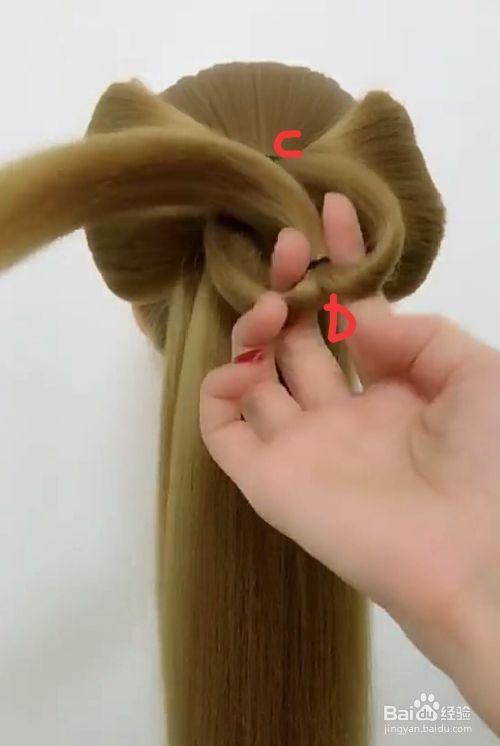 如何在头发上编双蝴蝶结