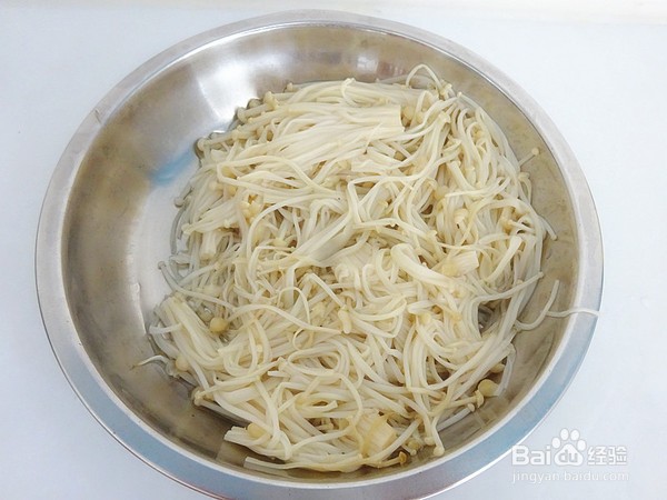 金针菇拌木耳的做法