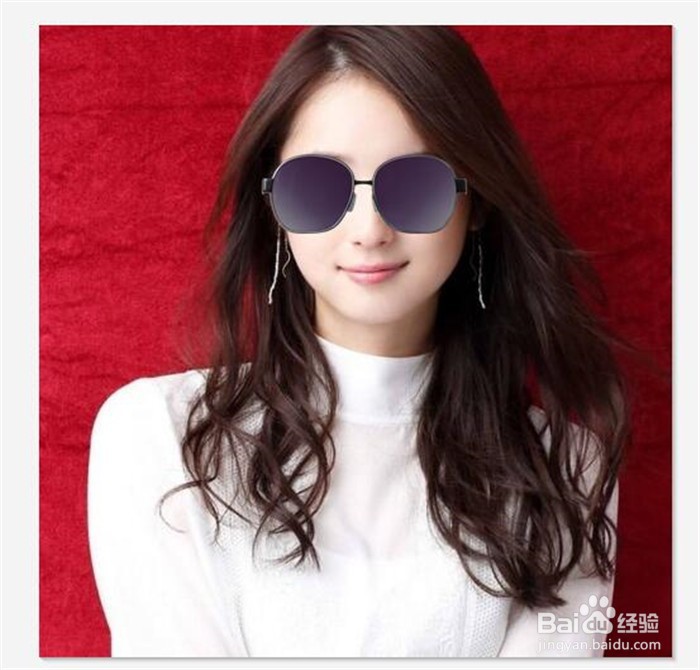 怎样在美图秀秀软件中设置美女戴眼镜效果？