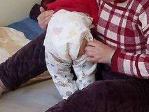 生活常识 1 第一步,如果说是用尿不湿的宝宝最好的是给宝宝穿上开裆裤