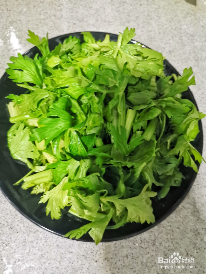 做家常菜鸡胸肉新吃法孜然芹菜彩椒炒鸡