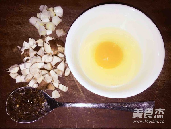 鸡蛋香菇豆豉拌面