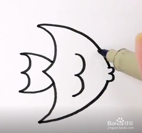 如何快速画出可爱的小鱼