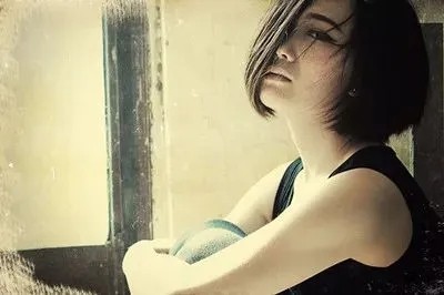 男朋友给我打视频可是他又不说话，然后看着他不说话也不知道在干啥，我就更不想说了