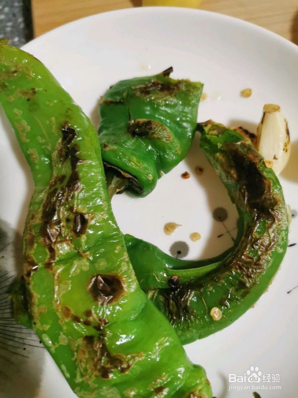 下饭神菜!辣椒擂皮蛋