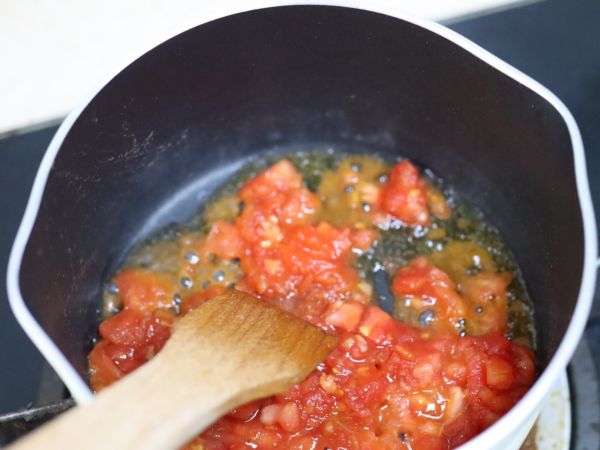 番茄酸汤乌冬面