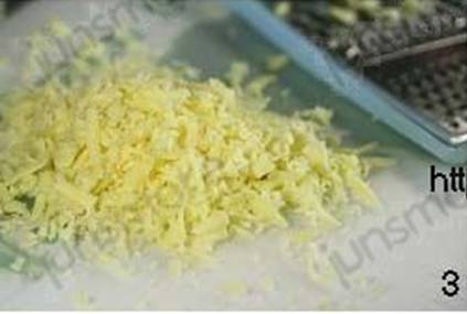 怎样在家中自制美味的金枪鱼火腿pizza