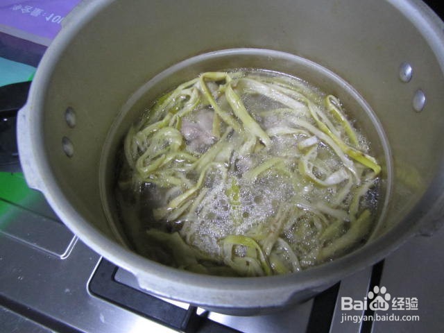 简单美味的咸笋煮鸭块