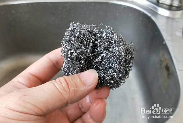 窗户上粘了胶布怎么去掉