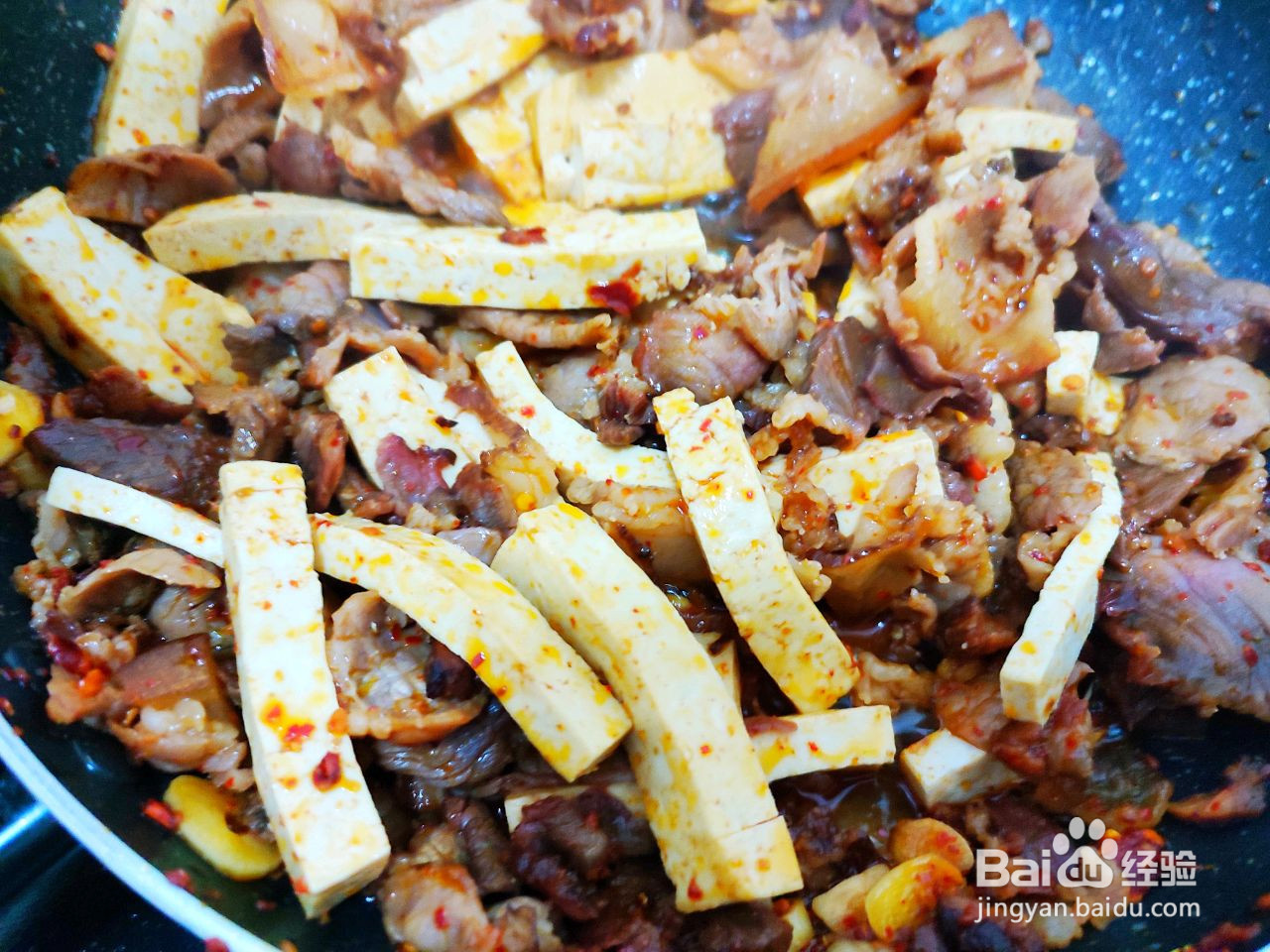 豆腐炒腊肉的做法
