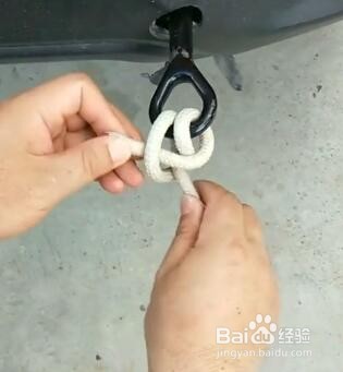 如何系拖车压扣？