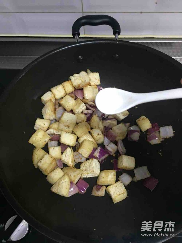 香辣孜然炒馒头粒