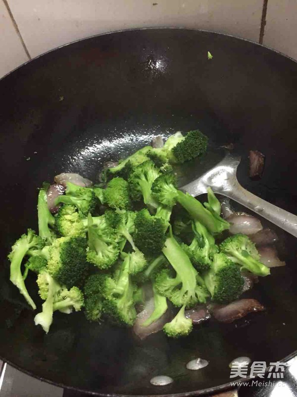 西兰花炒腊肉