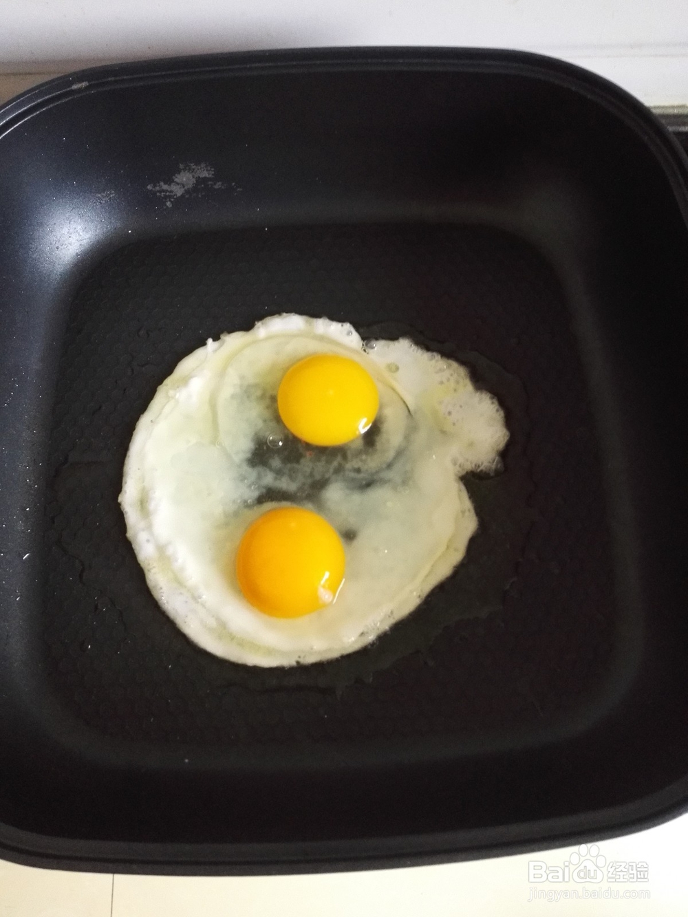 如何弄一顿鸡蛋火腿肠金针菇青菜面一