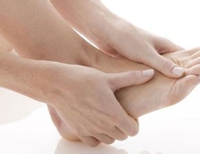 秋季如何进行美足保养！