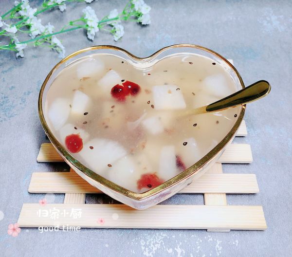 蔓越莓雪梨百合藕粉羹