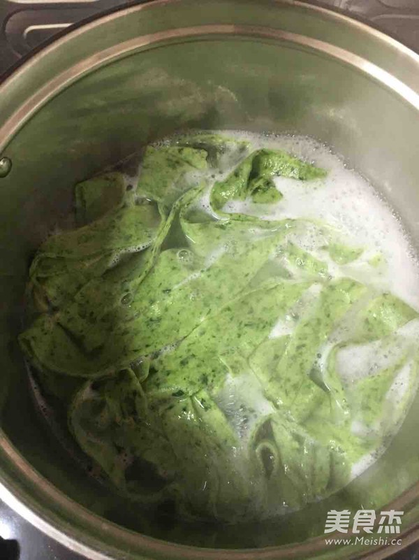 油泼菠菜面的做法