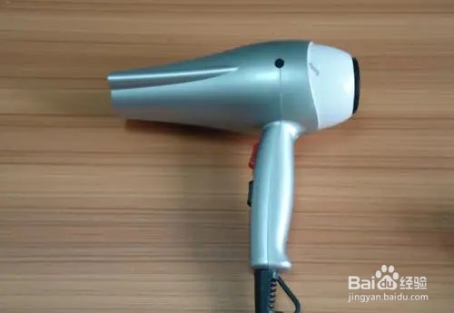 贴纸怎么撕掉不留痕迹