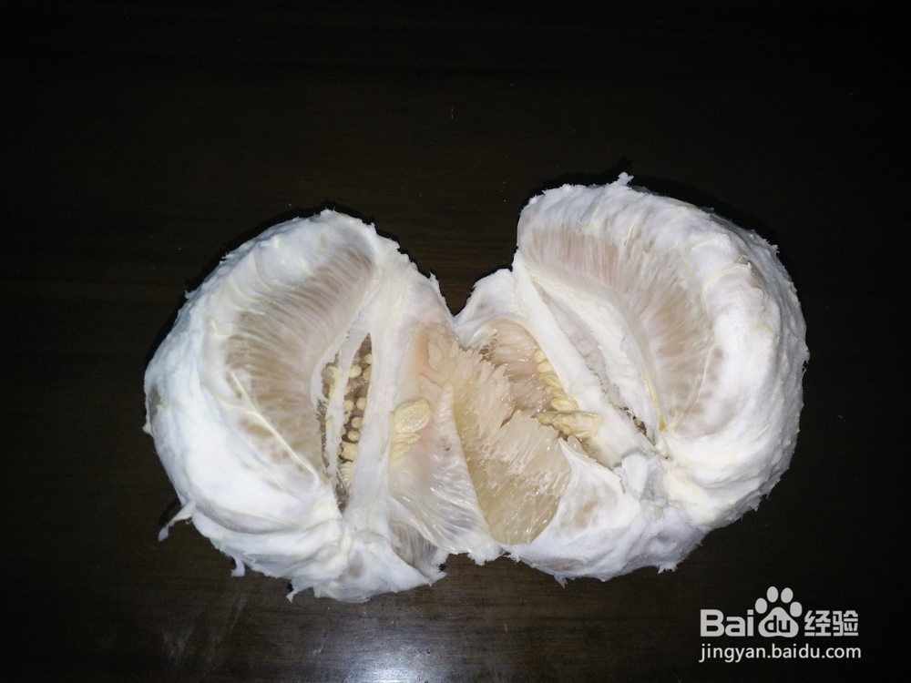 如何轻松剥柚子皮