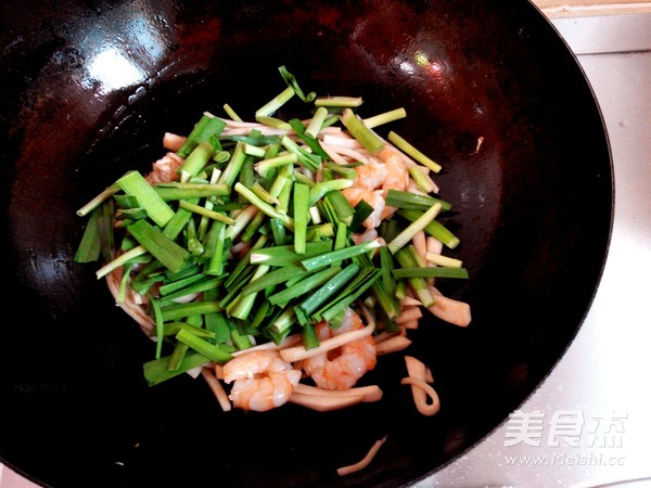 韭菜鲍菇炒虾仁