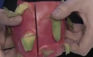 如何快速美观的剥开火龙果的皮