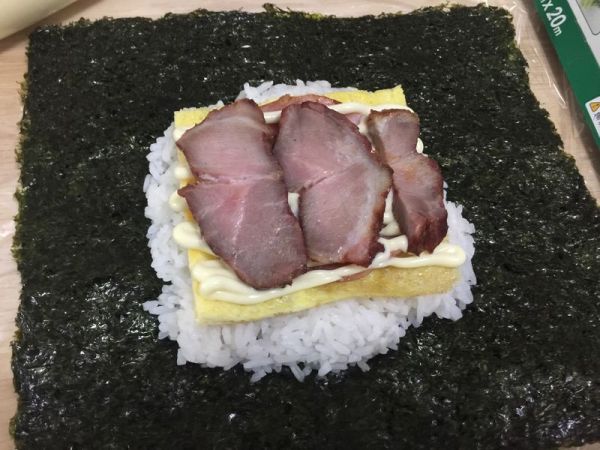 咸蛋黄肉松和叉烧火腿便当