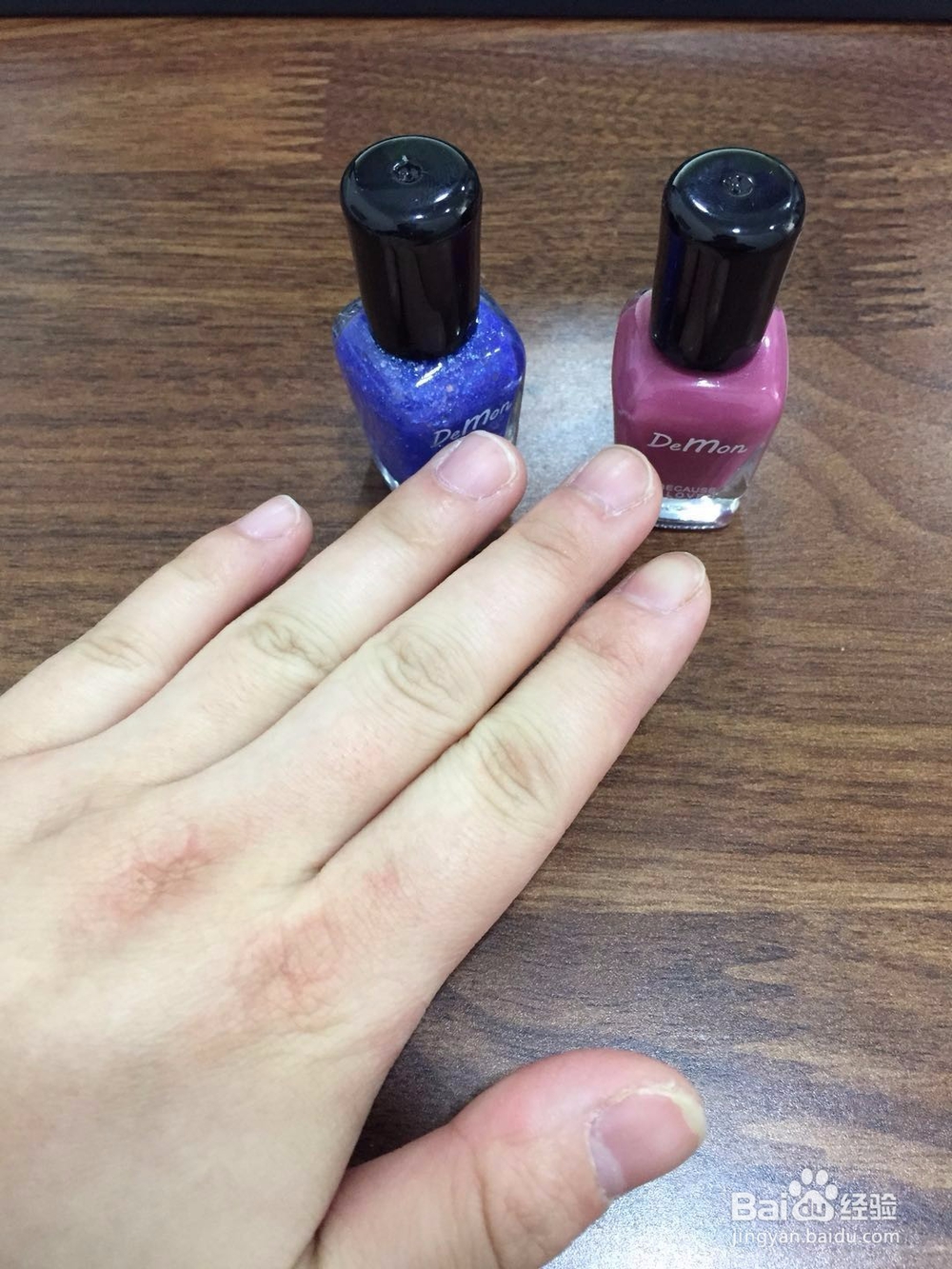 如何自己在家做蔻丹美甲