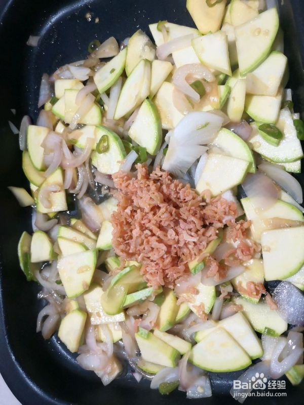 清理冰箱菜西葫芦炒洋葱
