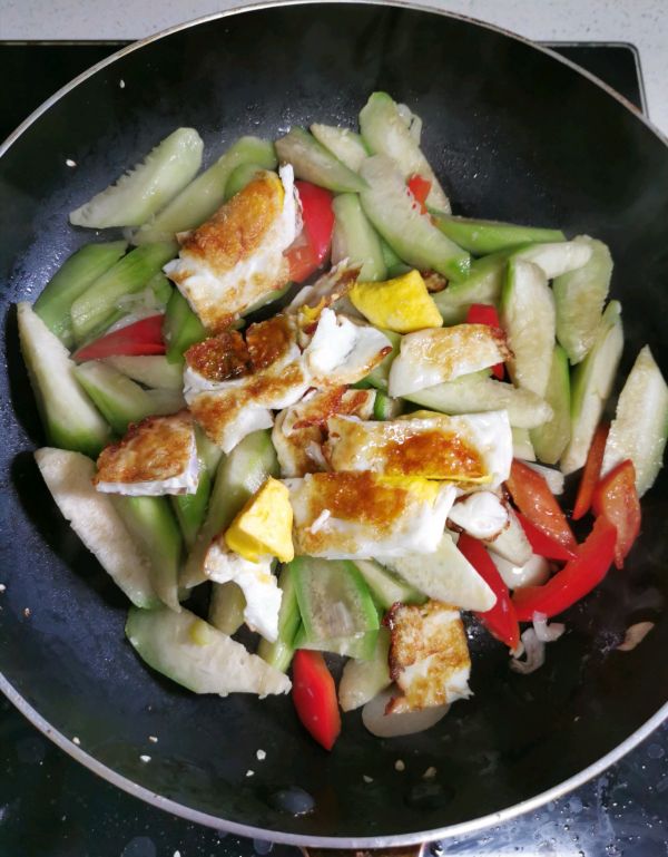 红椒丝瓜炒荷包蛋