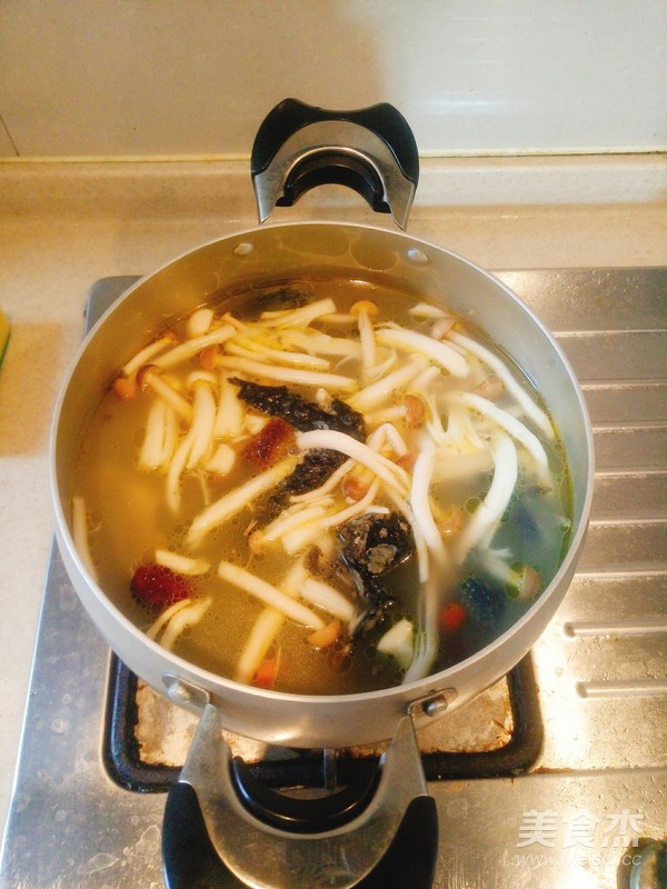 红枣海参炖乌鸡汤