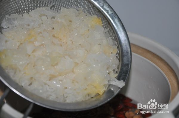 脆梨红枣银耳汤