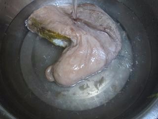 大厨教你猪肚最快最干净的清洗方法!