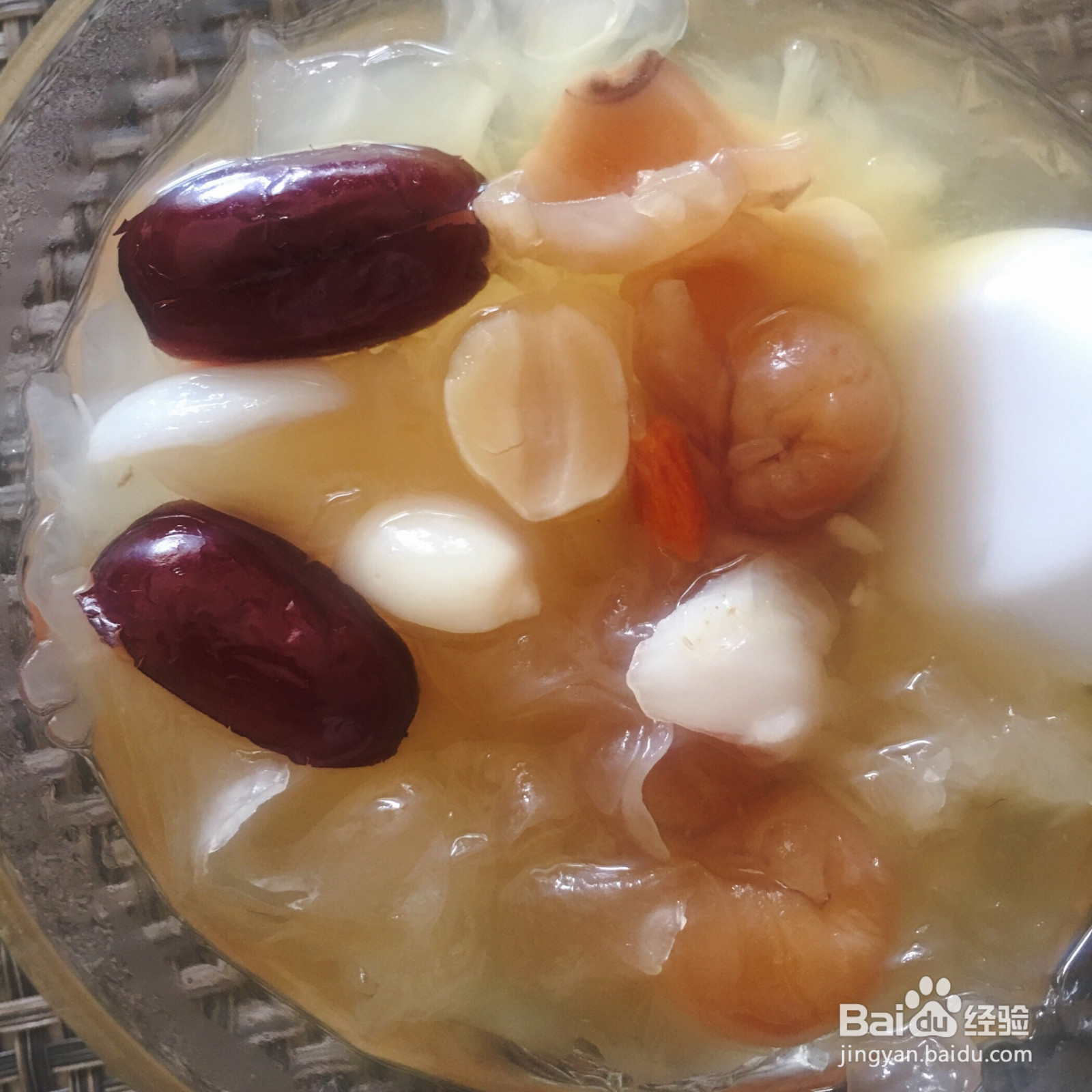 红枣银耳莲子汤的做法