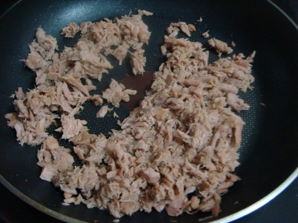 吞拿鱼汉堡包这样做才美味,你会做吗?