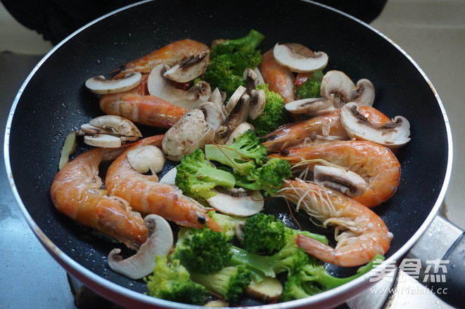 海鲜炒意粉的做法