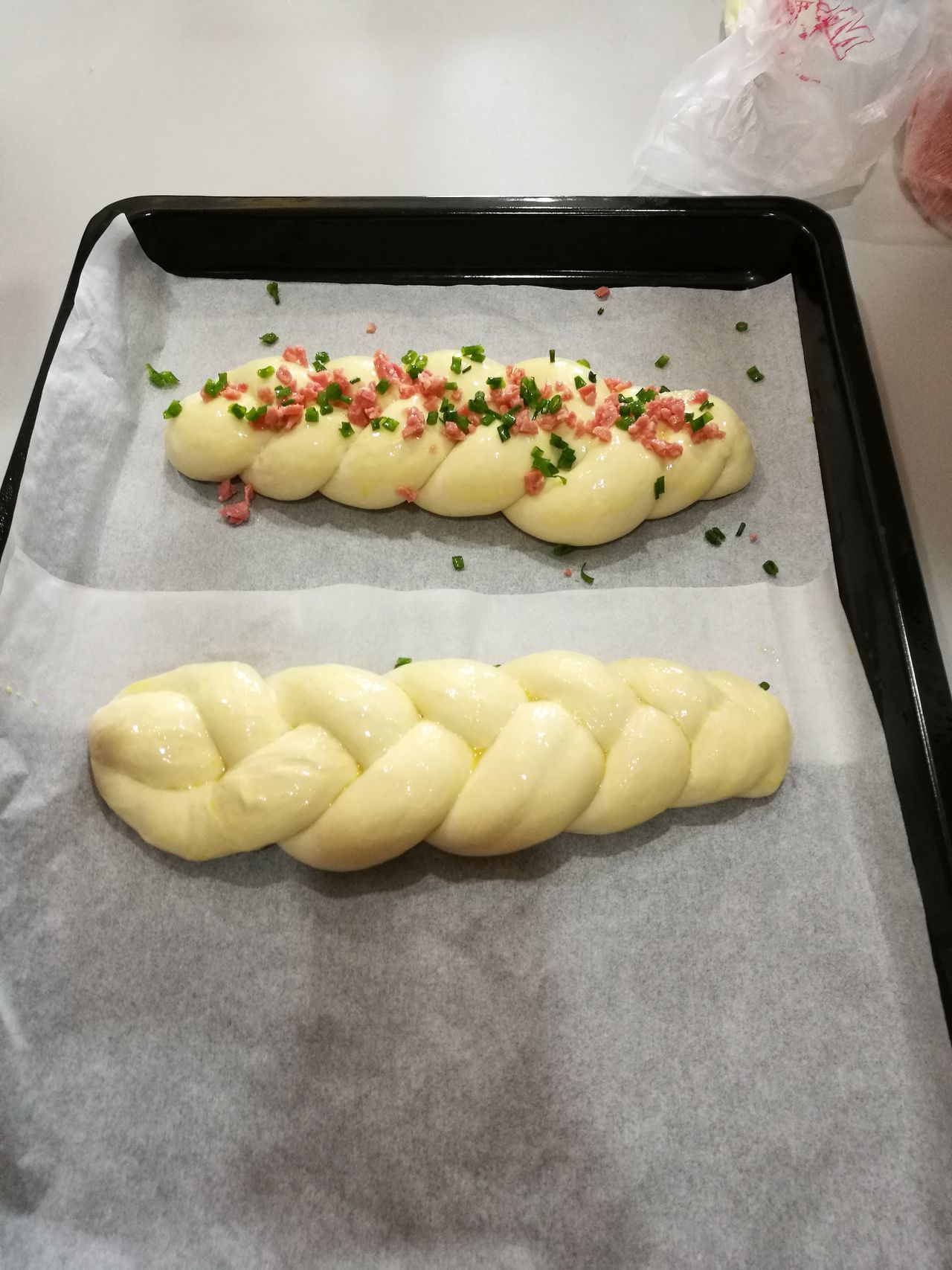 火腿色拉辫子包的做法，妈妈们学会了吗？